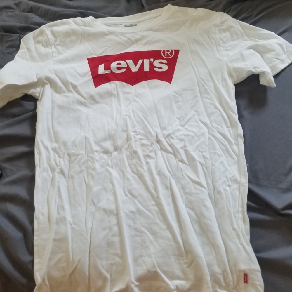 levi’s t-shirt for men!